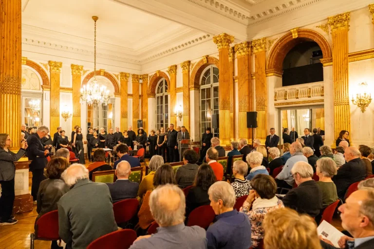 La magnifique Salle des Glaces, bel écrin pour cet événement. Photo © Parlement bruxellois.